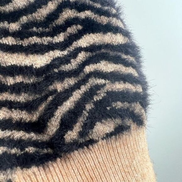 ASTR the label pullover sweater tiger animal print long sleeve size M - Picture 12 of 12